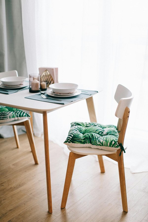 Pied de table : quel est son rôle dans l’aménagement intérieur ?